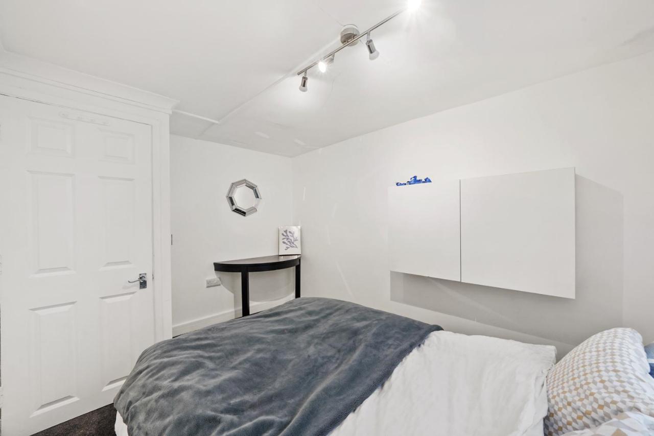 Modern One Bedroom Apartments In Hove Esterno foto