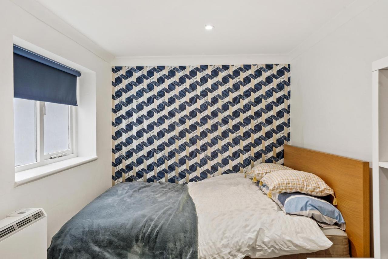 Modern One Bedroom Apartments In Hove Esterno foto