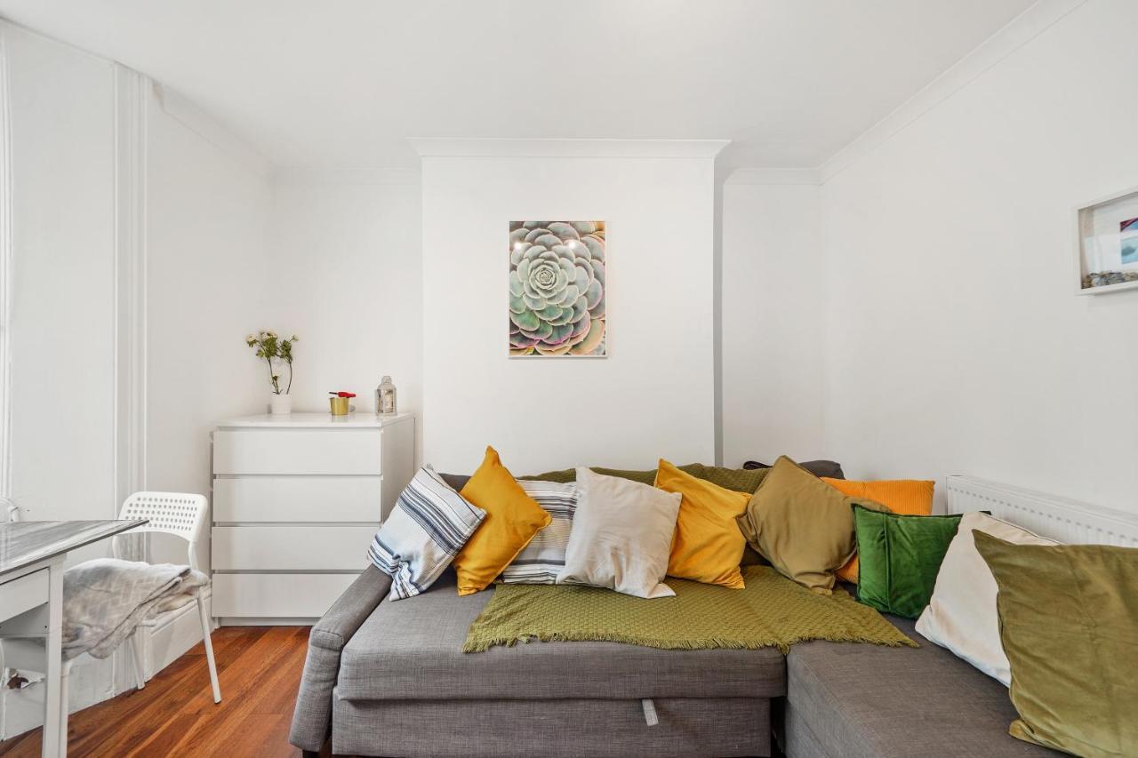 Modern One Bedroom Apartments In Hove Esterno foto