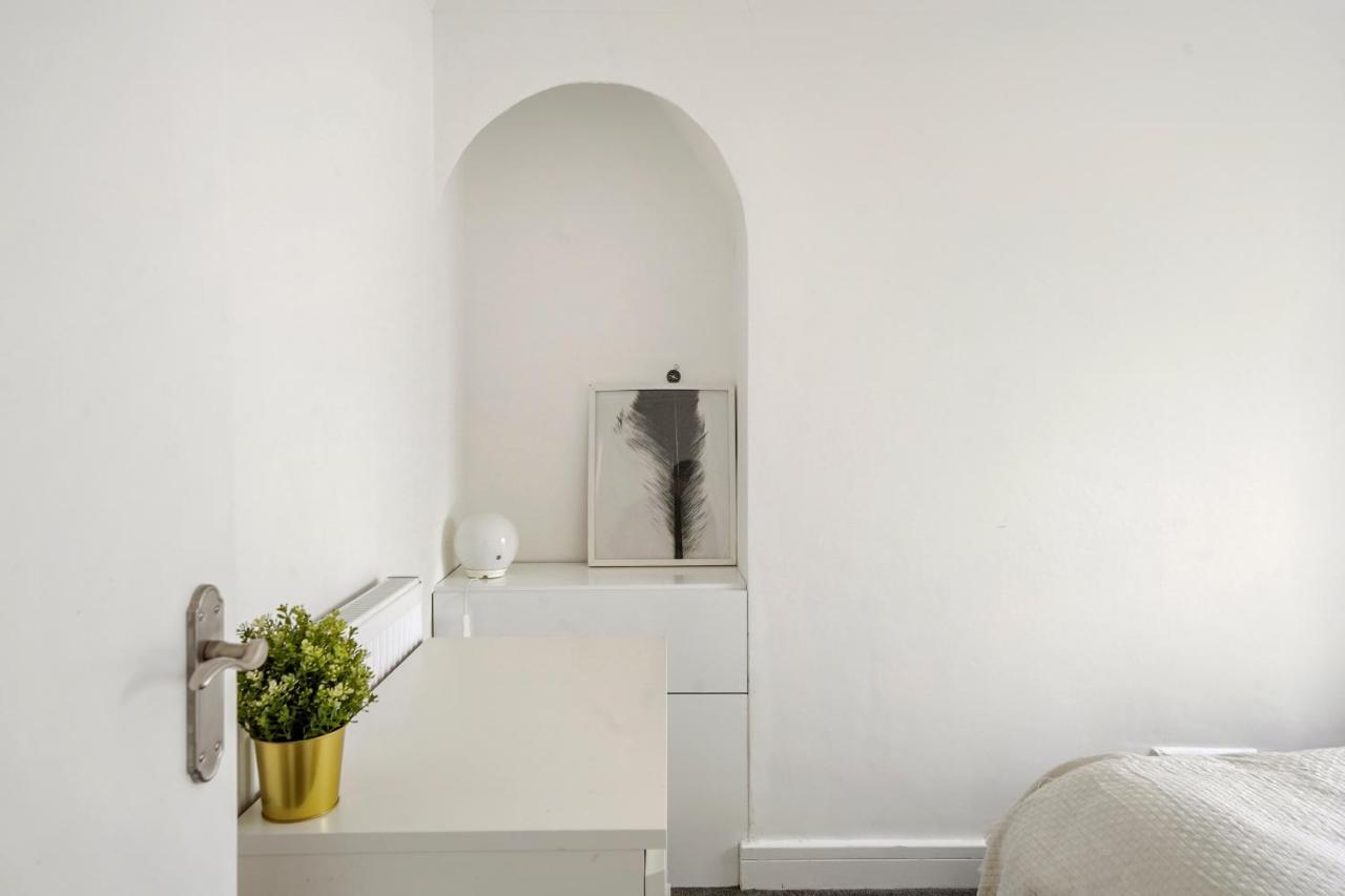 Modern One Bedroom Apartments In Hove Esterno foto